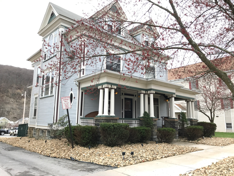 Franklin Apartment: 1180 Elk St