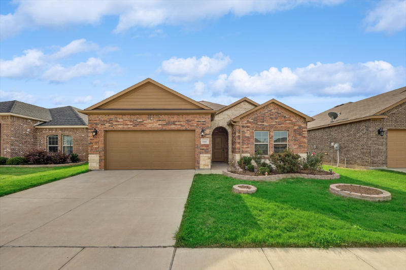 Fort Worth House: 10416 Talus Dr
