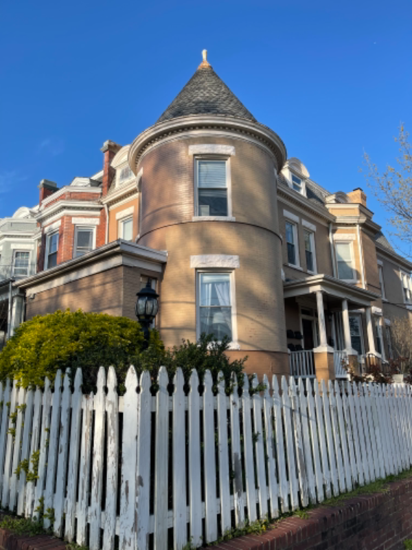 Washington NW Apartment: 1425 Allison st