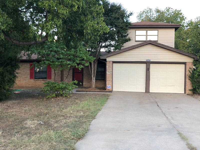 Arlington House: 2607 W Green Oaks Blvd