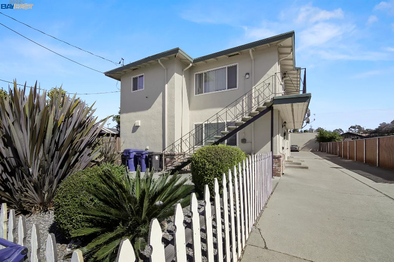 Castro Valley Apartment: 22426 N 5th St