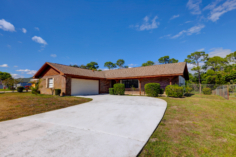 Port Saint Lucie House: 543 SE Greenway Ter