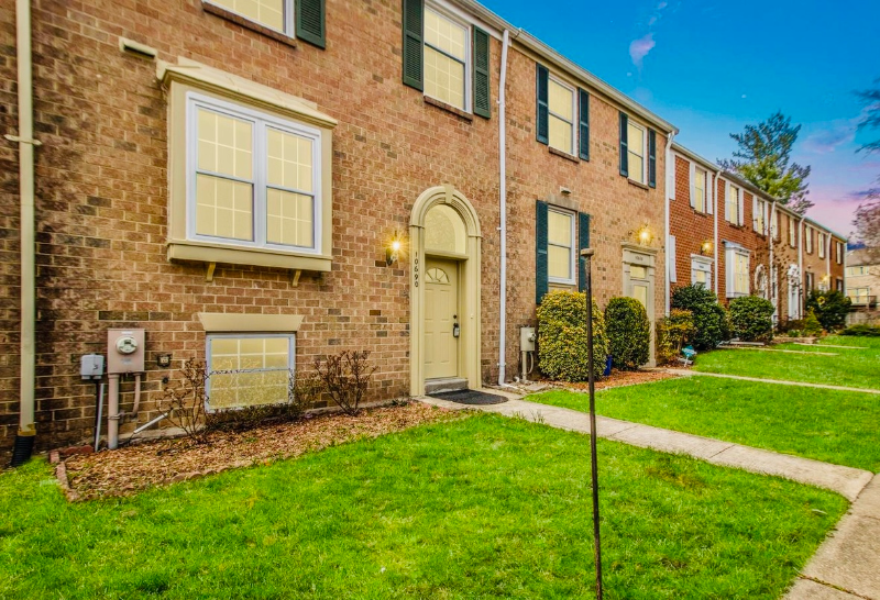 Columbia Townhome: 10690 High Beam