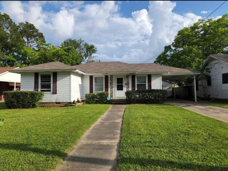 Pine Bluff House: 402 W 27th Ave