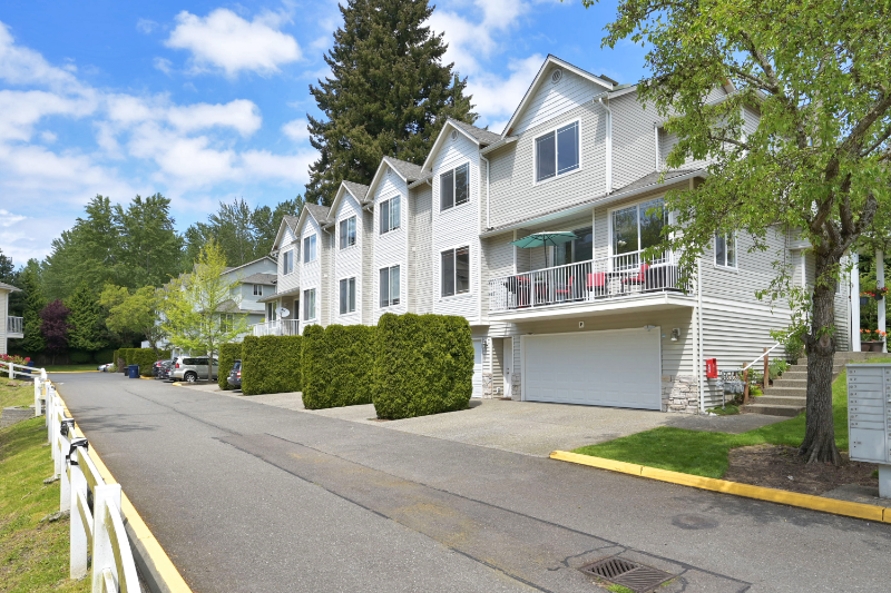 EVERETT House: 10410 HOLLY DRIVE, APT F