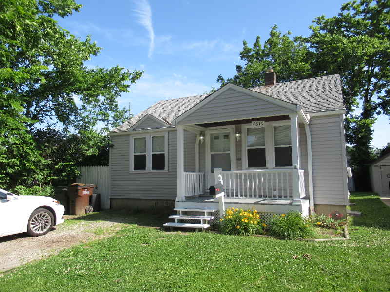 Blue Ash House: 4610 Belleview Ave