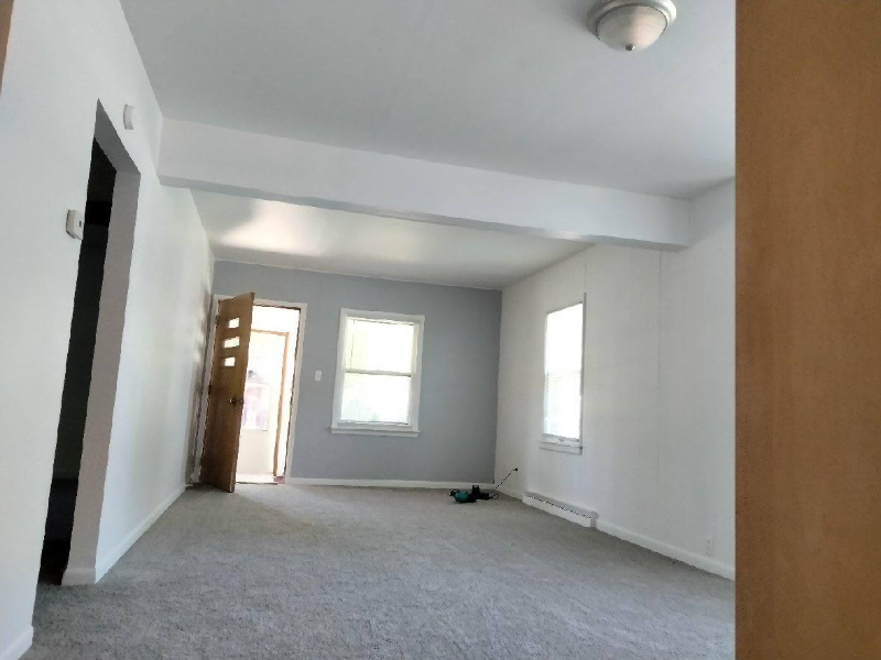 Saginaw House: 1545 Division St