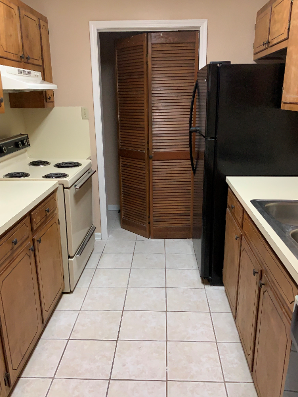 Baker Townhome: 914 Chemin Dr