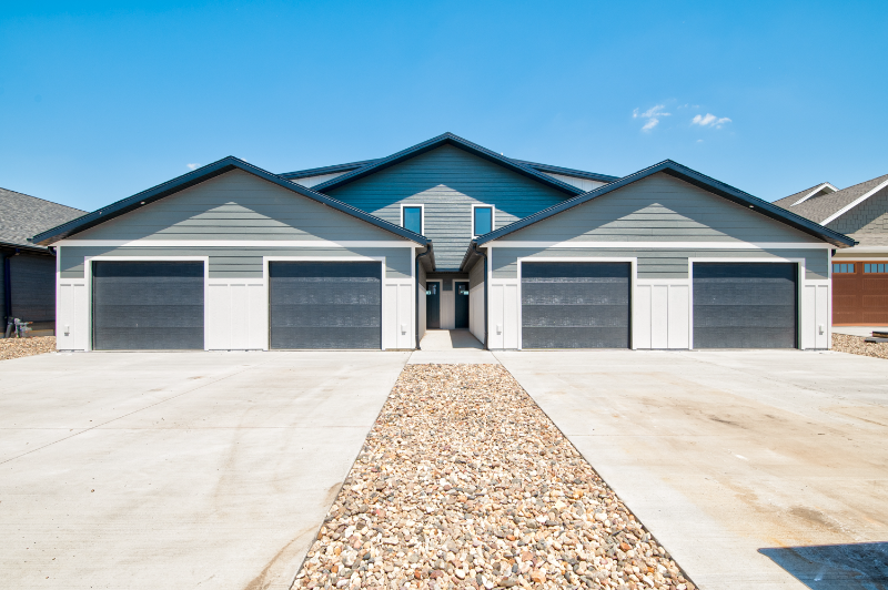 Lake Park House: 172 West Bay Rd