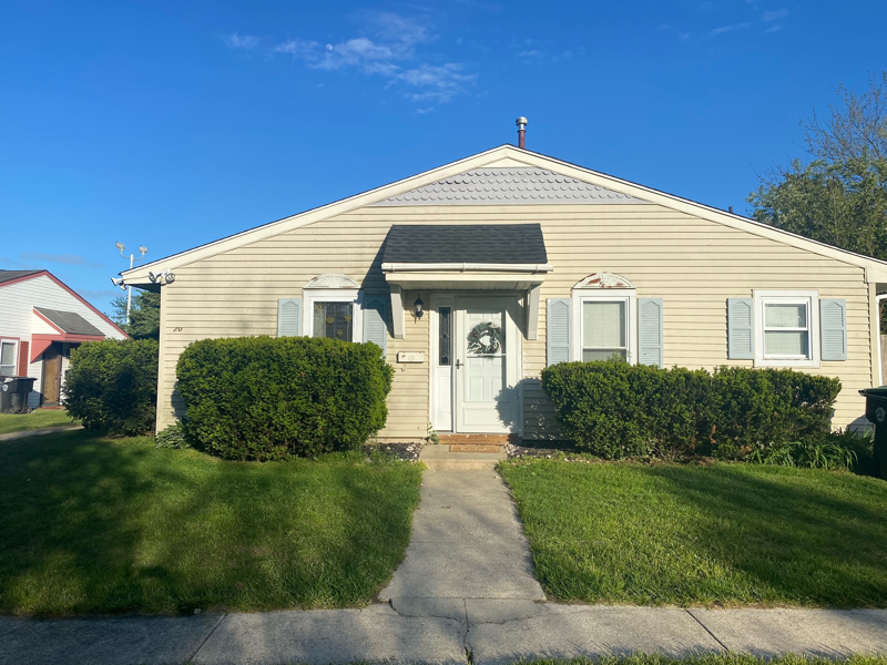 Sicklerville Townhome: 20 Magnolia Ct