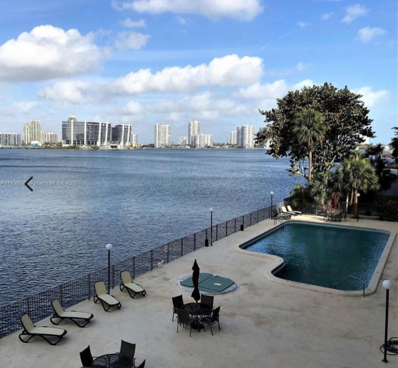 Sunny Isles Beach Condo: 17500 N Bay Rd