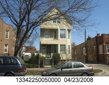 Chicago Apartment: 2049 N Kostner Ave