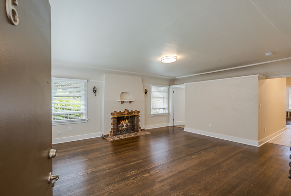Seattle Apartment: 5026 22nd Ave NE