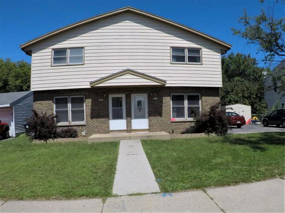 Cudahy Townhome: 3014 E Somers Ave